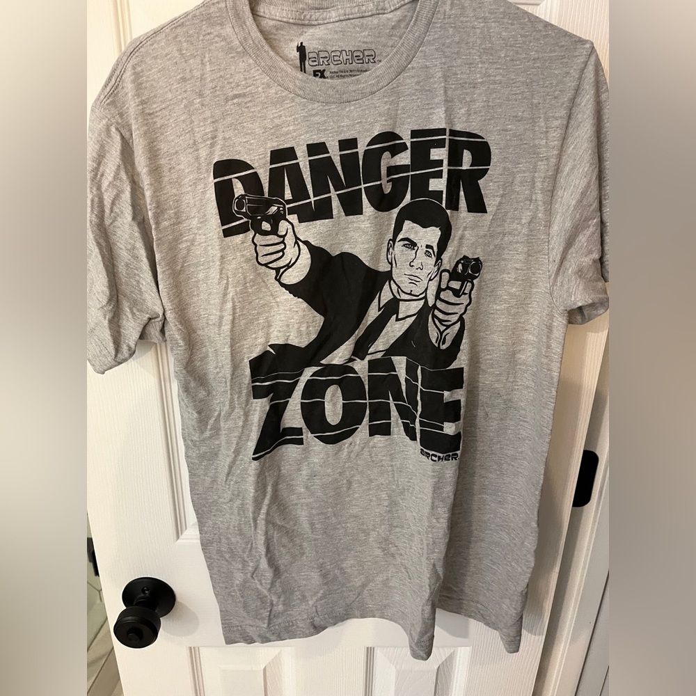 Men’s size large Archer tee short sleeved gray